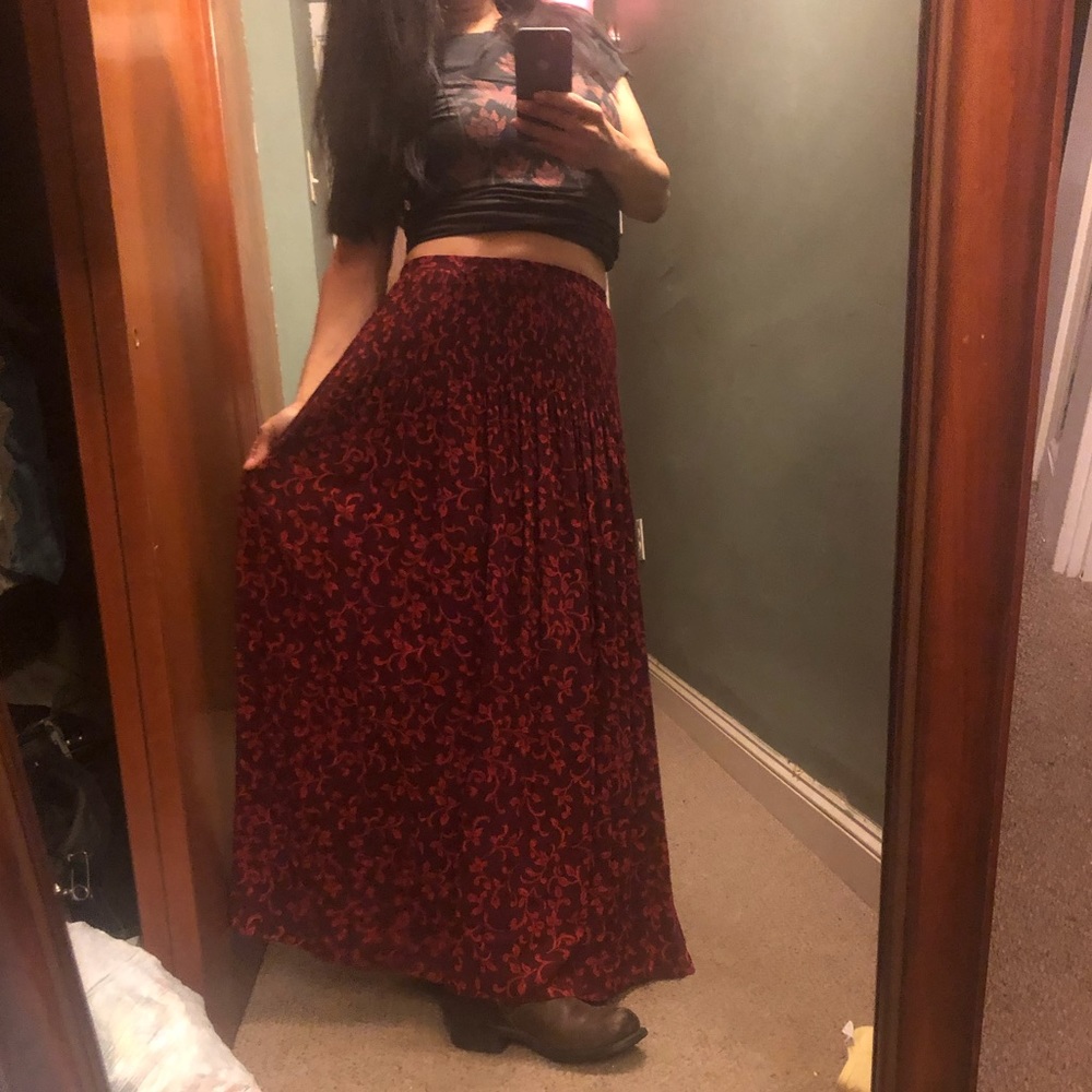 Large vintage pleated lined maxi skirt